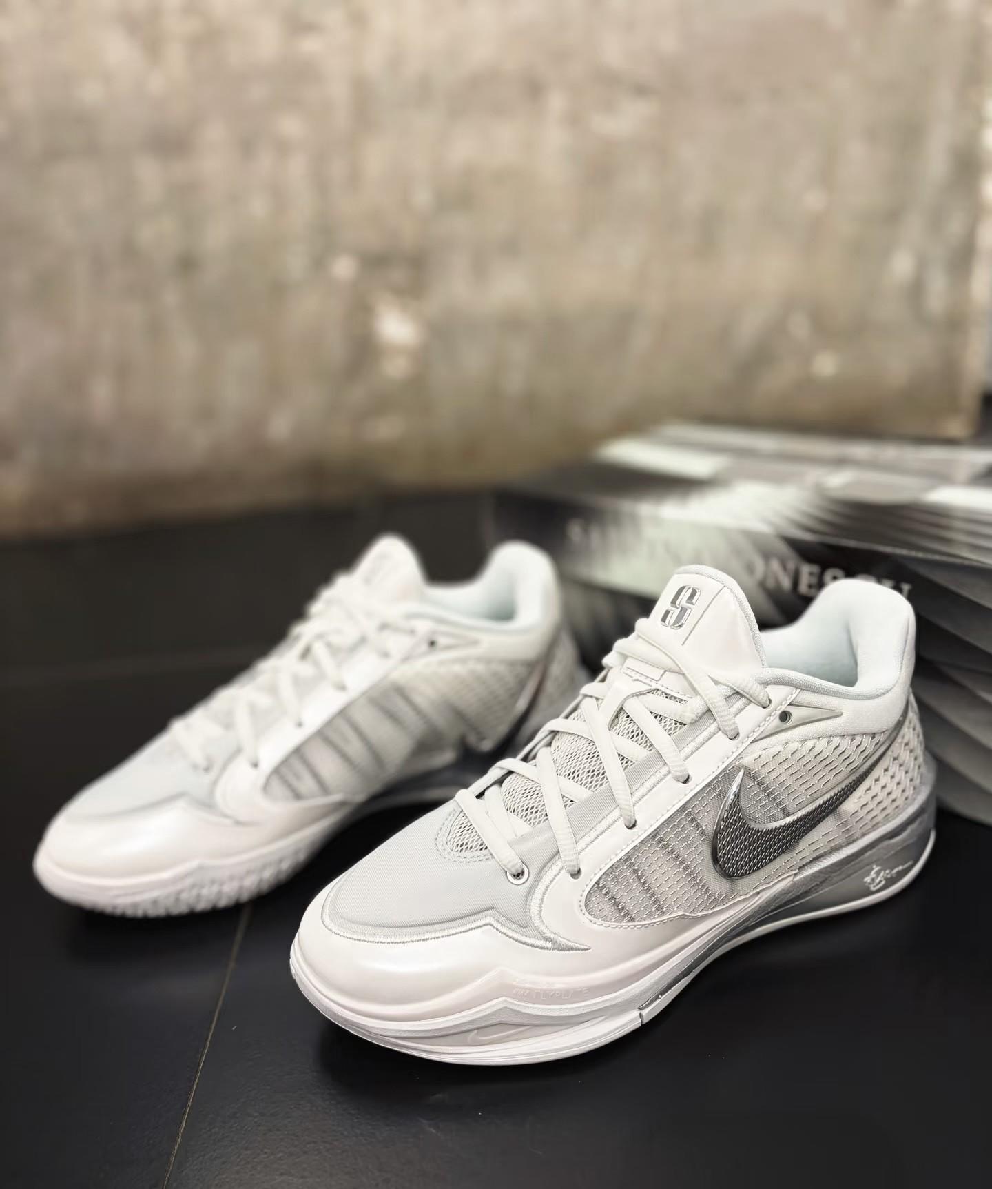 Nike Sabrina4(萨布丽娜4代)白银配色